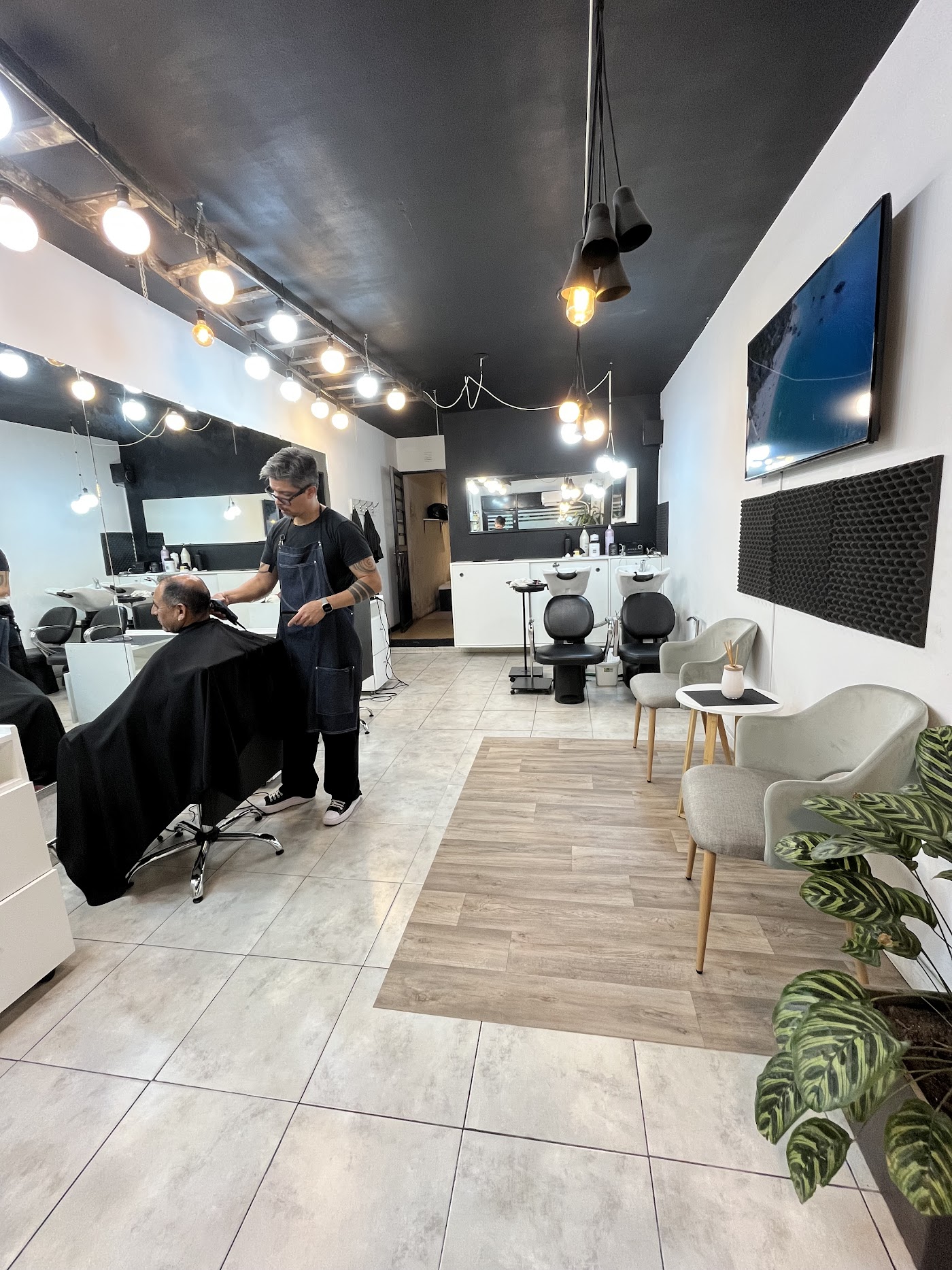 Amarilla peluqueria